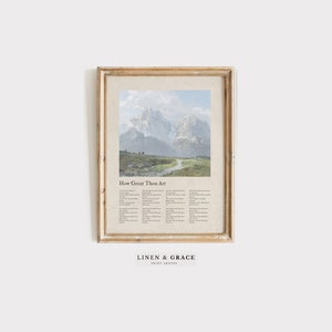 Puede incluir: Una impresi&oacute;n enmarcada con una pintura de acuarela de una cordillera con un r&iacute;o que fluye por el valle. El texto "How Great Thou Art" est&aacute; impreso debajo de la imagen. La impresi&oacute;n es de Linen & Grace Print Shop.