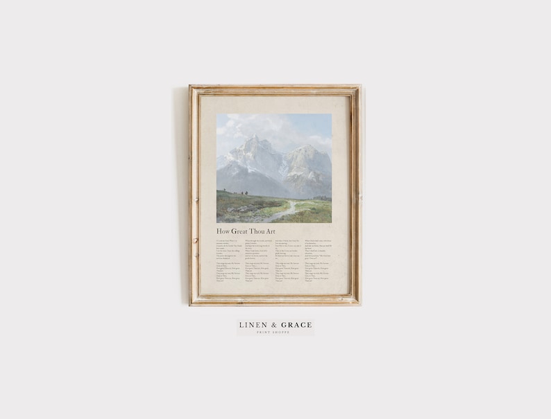 Puede incluir: Una impresi&oacute;n enmarcada con una pintura de acuarela de una cordillera con un r&iacute;o que fluye por el valle. El texto "How Great Thou Art" est&aacute; impreso debajo de la imagen. La impresi&oacute;n es de Linen & Grace Print Shop.