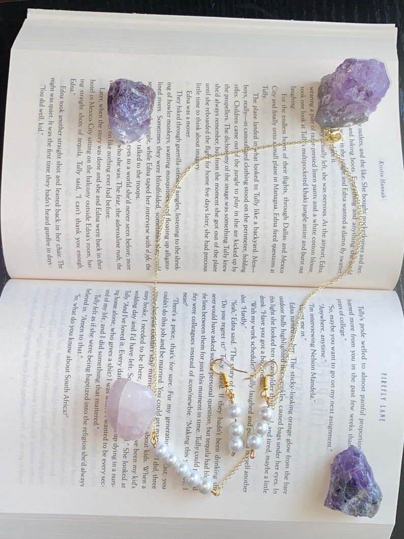 Pearl necklace and earrings set