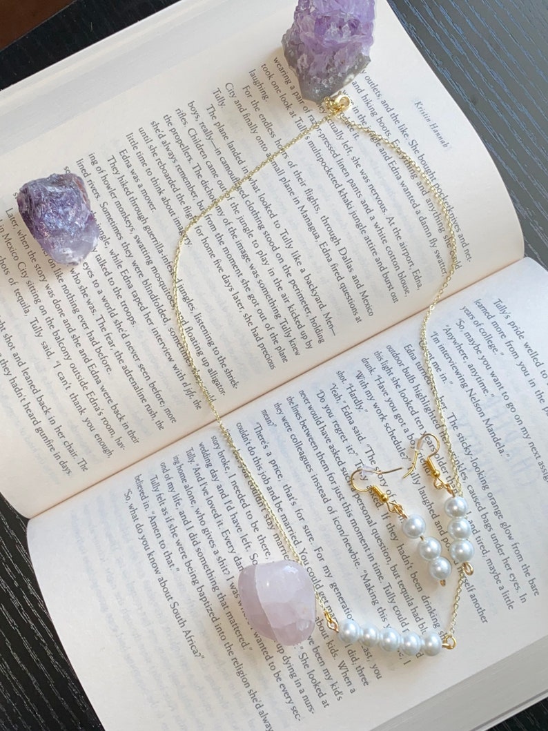 Pearl necklace and earrings set
