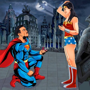 Puede incluir: Superman, vestido con su ic&oacute;nico traje rojo y azul, se arrodilla y le ofrece un anillo a Wonder Woman, quien lleva su caracter&iacute;stico traje rojo, azul y dorado. La escena se desarrolla en un fondo de rascacielos de una ciudad por la noche.