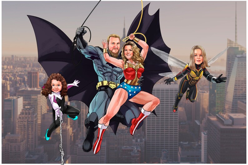 Puede incluir: Una familia de cuatro personas vestidas como superh&eacute;roes, volando sobre una ciudad. El padre est&aacute; vestido como Batman, la madre est&aacute; vestida como Wonder Woman, la hija est&aacute; vestida como Spider-Woman y el hijo est&aacute; vestido como Ant-Man.