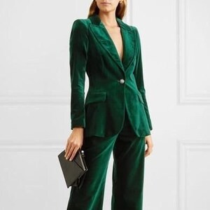 Women Custom Made Designer Green Velvet 2 Piece Suit Peak Lapel Flap Pocket Blazer High Waist Boot Cut Pants Formal Wedding Cocktail Outfits