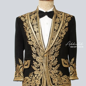 Men Bespoke Designer 2 Piece Wedding Suit Cocktail Attire Black Velvet Jacket Peak Lapel Gold Embroidered Trousers Grooms Wedding Prom Suit