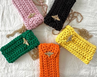 Pochette téléphone fabriquée à la main au crochet avec du trapilho éco responsable/fabrication artisanale française/ Sac au crochet