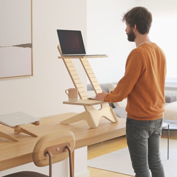 Bureau sur pied MINO | Convertisseur de bureau avec support réglable en hauteur, fait main, ergonomique, surélévation pour ordinateur portable, poste de travail à domicile, support de bureau portable