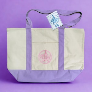 Bolso grande de color lavanda de Trader Joe's