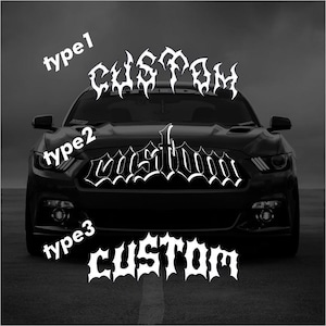 以下が含まれることがあります： フロントガラス、グリル、グリルの下にゴシック体の白い「CUSTOM」テキストが入った黒い車。「タイプ1」、「タイプ2」、「タイプ3」の文字も表示されています。