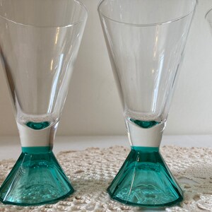 Stunning Set of 4 French Vintage Luminarc Long Pyramid Based Glasses Champagne Flutes Cocktail Cocktail Goblets Turquoise Aqua Blue Stem image 6