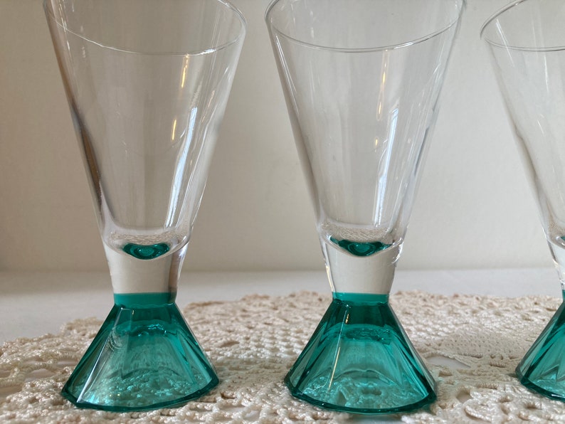 Stunning Set of 4 French Vintage Luminarc Long Pyramid Based Glasses Champagne Flutes Cocktail Cocktail Goblets Turquoise Aqua Blue Stem image 6