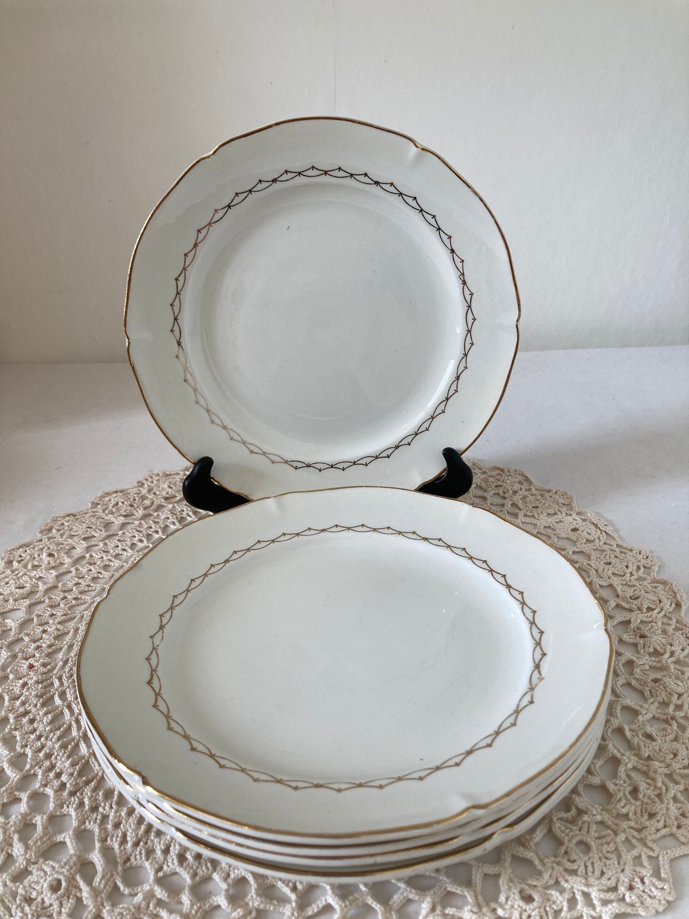 Belle Français Vintage Ceranord St Amand Ensemble de Six Assiettes Blanc Crémeux avec Motif Or et Ja