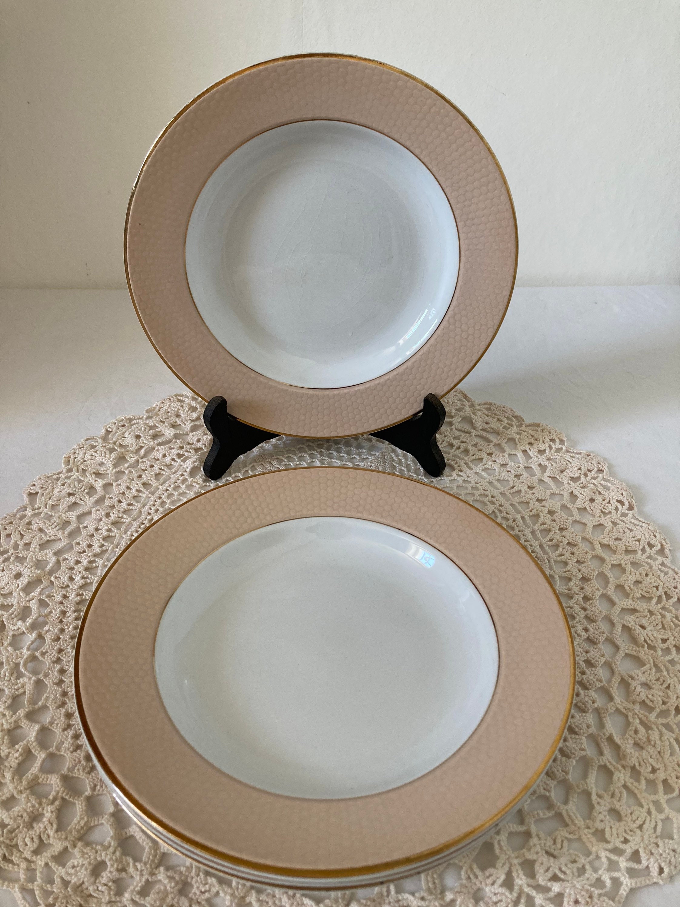 Belle Français Vintage L'amandinois Poreylor Set de Quatre Assiettes Profondes Bols Pale Peach Pink 