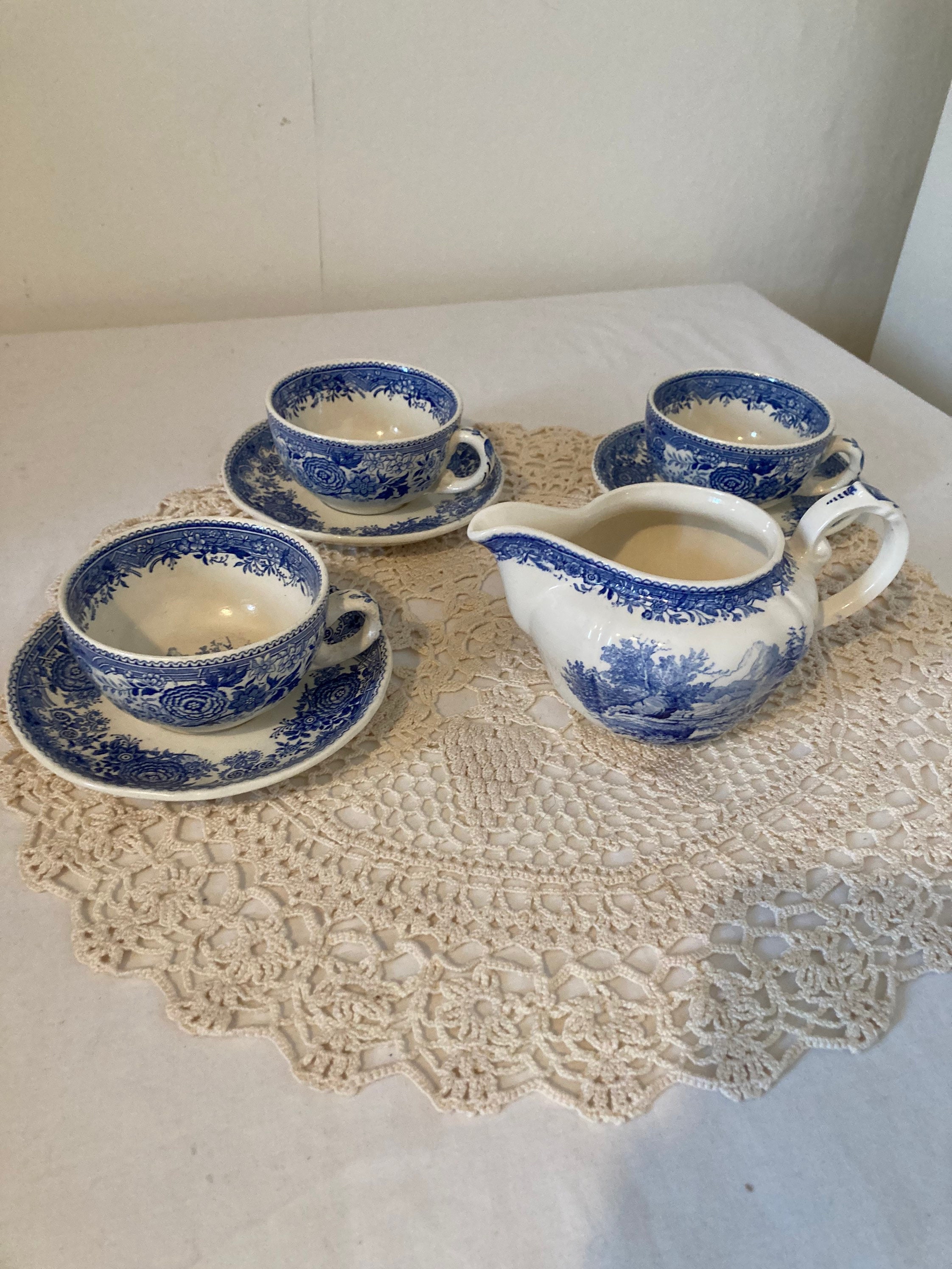 Superbe Ensemble de 3 Tasses et Soucoupes Villeroy Boch Burgenland Vintage avec Milk Jug Pourer Blue