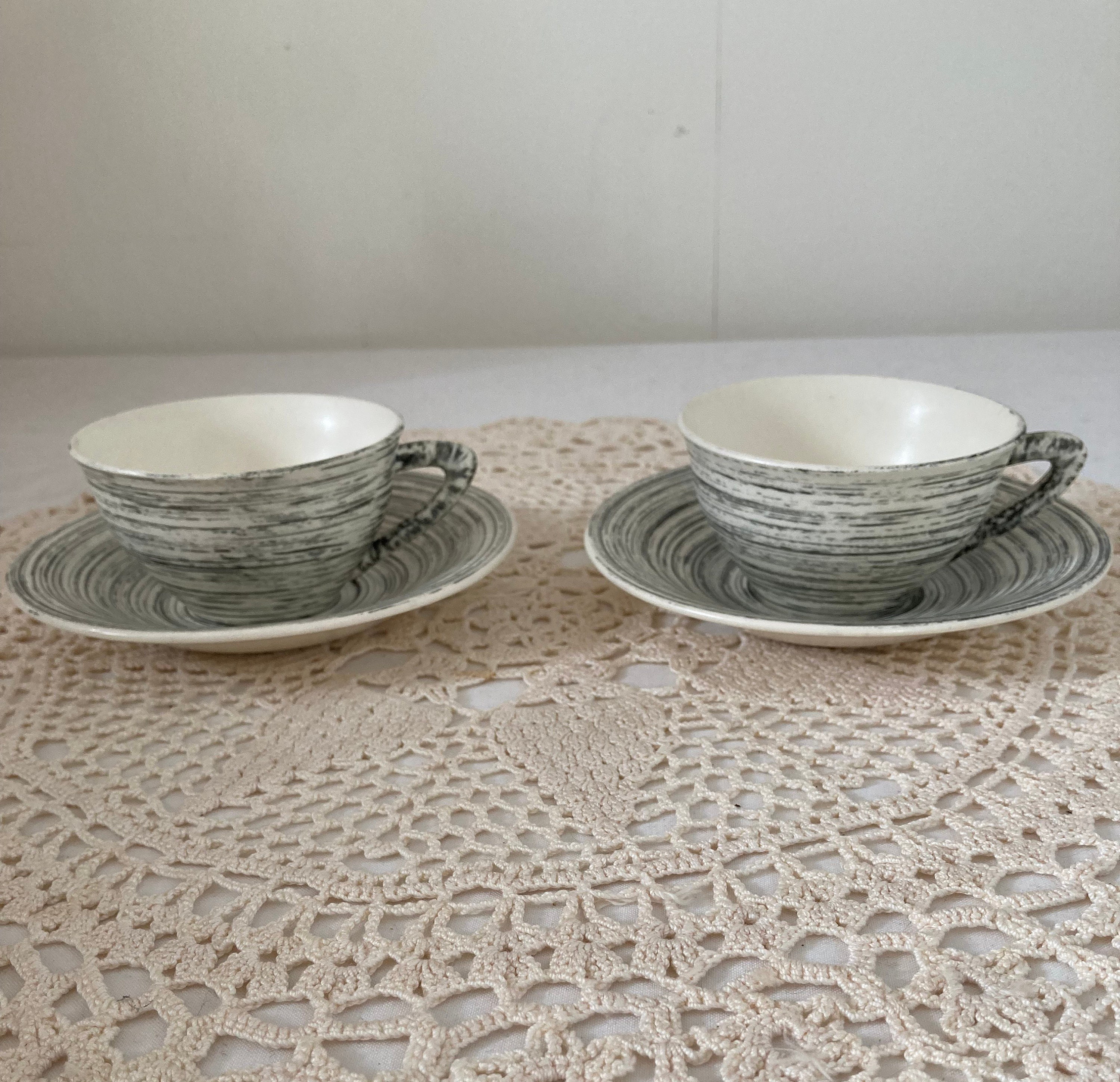 Magnifique Français Vintage Salins Les Bains Paire de Tasses et Soucoupes Rayures Noires Blanches Ta