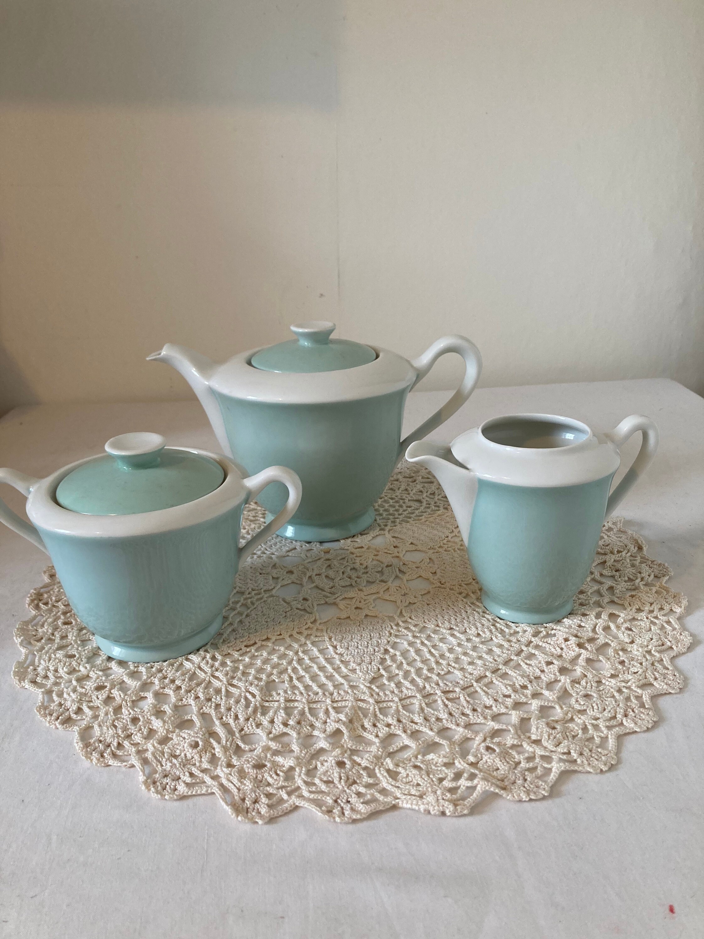 Superbe Limoges Teaset Coffee Set Vintage Teapot Sugar Bowl, Pourer Jug Pale Jade Vert et Blanc Simp