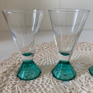 Stunning Set of 4 French Vintage Luminarc Long Pyramid Based Glasses Champagne Flutes Cocktail Cocktail Goblets Turquoise Aqua Blue Stem image 5