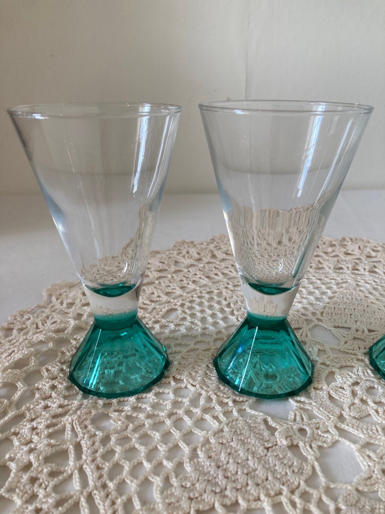 Stunning Set of 4 French Vintage Luminarc Long Pyramid Based Glasses Champagne Flutes Cocktail Cocktail Goblets Turquoise Aqua Blue Stem image 5