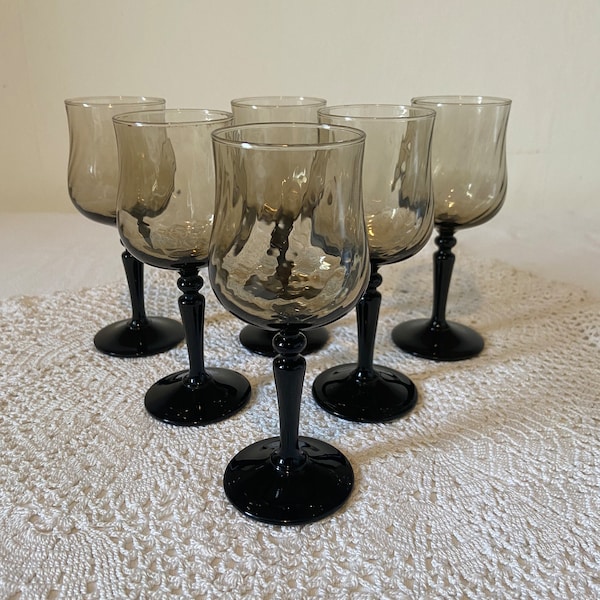 Bel ensemble de six petits verres à apéritif à vin blanc Luminarc vintage français, tige noire, tige noire, fumée, tourbillon des années 1970