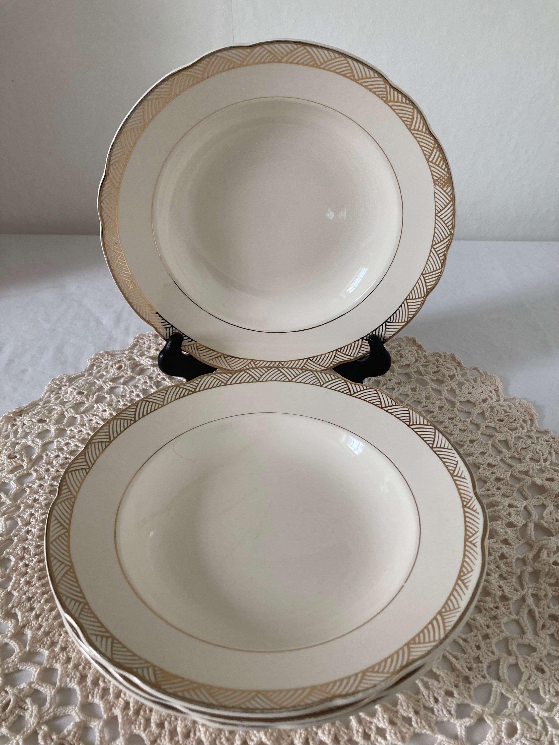 Vintage Villeroy et Boch Ensemble de 4 Mid Century Deep Plates Hollow Cream avec Gold Lines Rim