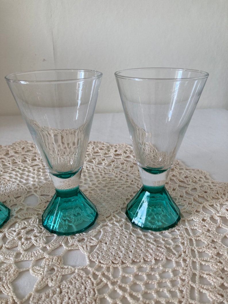 Stunning Set of 4 French Vintage Luminarc Long Pyramid Based Glasses Champagne Flutes Cocktail Cocktail Goblets Turquoise Aqua Blue Stem image 2