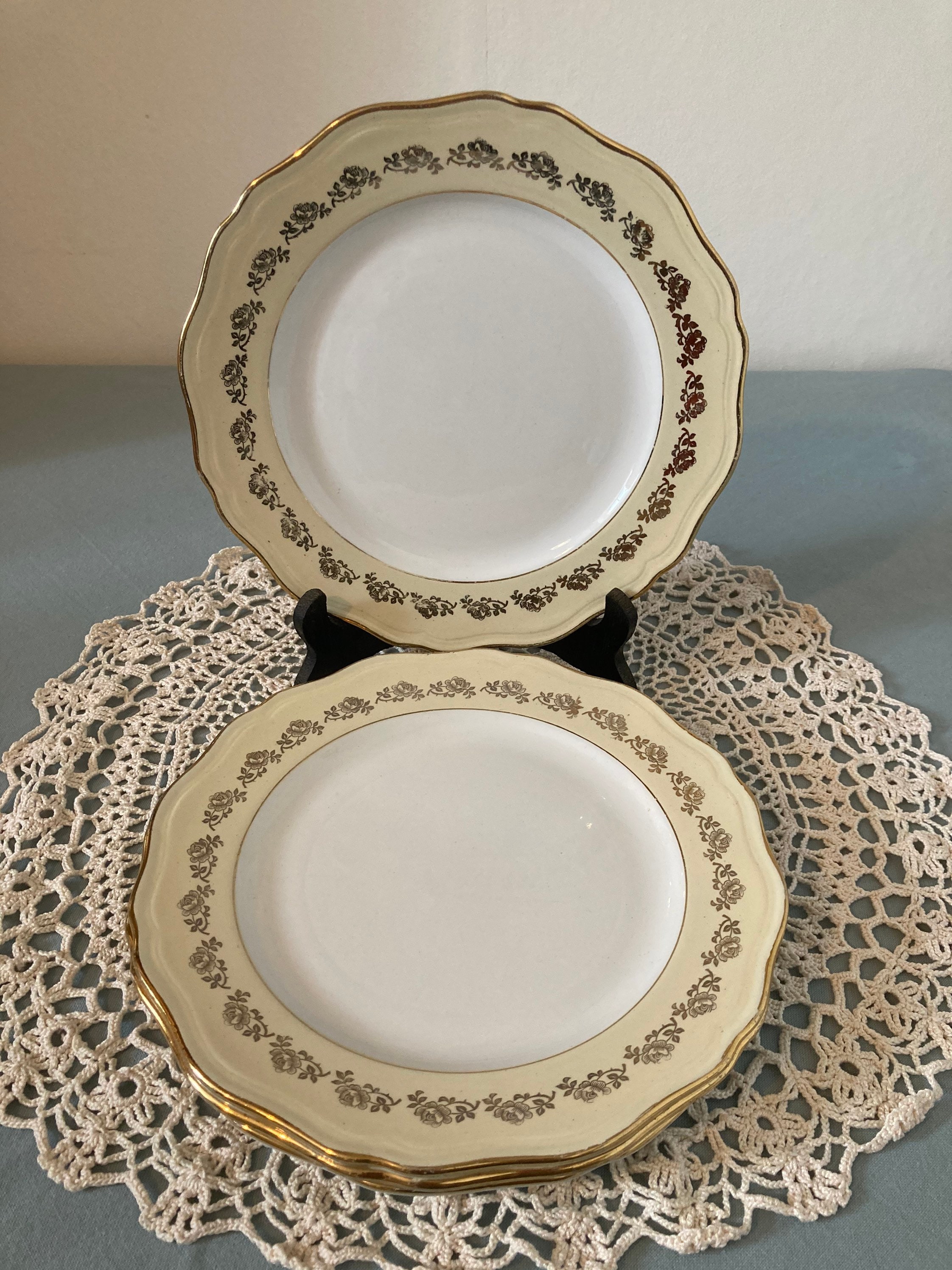Belle Français Vintage L'amandinois Poreylor Ensemble de Quatre Assiettes Dîner Pale Yellow Gold Ros
