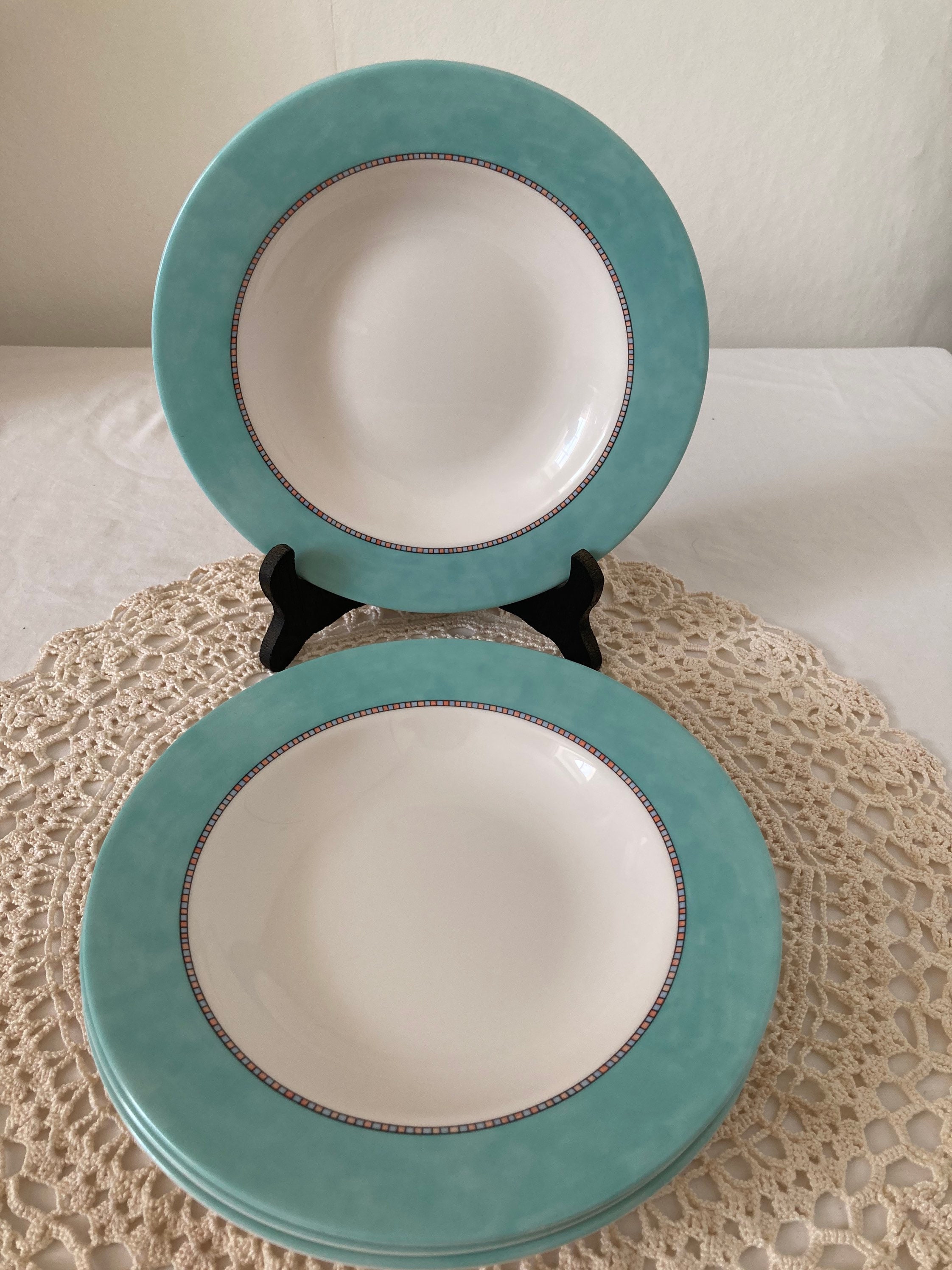 Bel Ensemble de Quatre 4 Français Vintage Arcopal Arcoroc Deep Plates Hollow Plate Bowl White Milk G