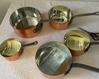 Bel ensemble de 5 casseroles en cuivre diplômées Français vintage avec poignées en fonte doublées d’étain Cuisine Qualité Estampillée Fabrication Française