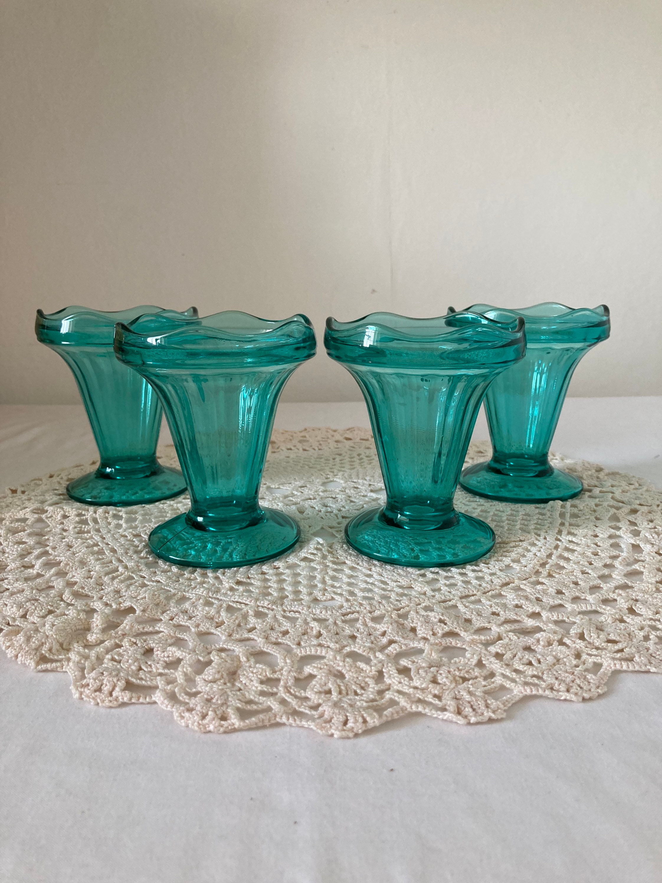 Bel Ensemble de 4 Quatre Luminarc/Arcopal Aqua Turquoise Blue Glass Sundae Crème Glacée Desserts Pla