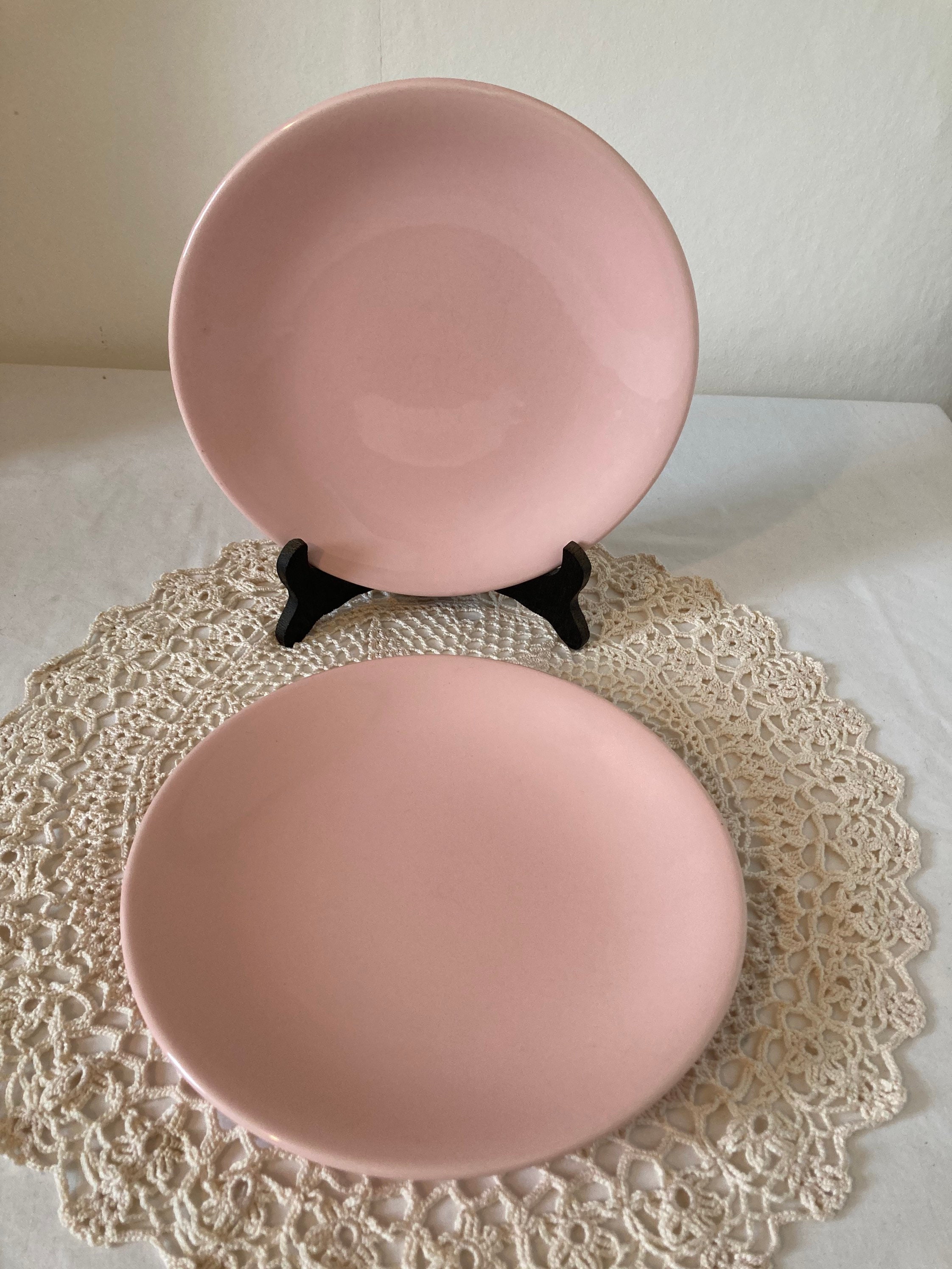 Jolie Paire de Longchamp Français Vintage Assiettes Plain Pink Mid Century Ceramics