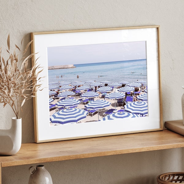Impression de plage de Sicile, photographie de parasols de plage, art mural de Cefalu, affiche méditerranéenne, art mural imprimable