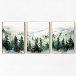 Arte mural de acuarela con pinos en el bosque, impresiones de naturaleza verde oscuro (juego de 3), tríptico de paisaje de montañas y bosque brumoso, arte mural imprimible.
