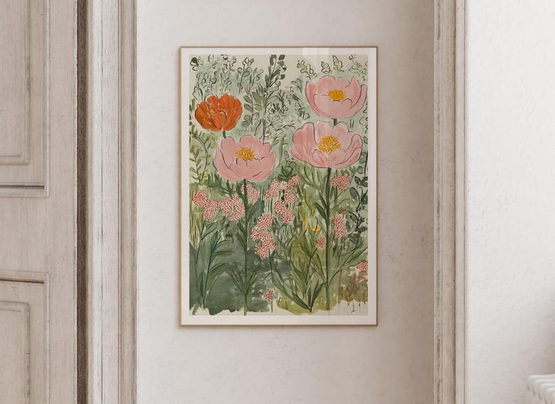 K&ouml;nnte beinhalten: Aquarell-Kunstdruck mit gro&szlig;en rosa und orangefarbenen Blumen mit gelben Zentren, vor einem Hintergrund aus gr&uuml;nem Laub. Das Kunstwerk ist in einem hellen Holzrahmen gerahmt und schafft ein botanisches Thema.