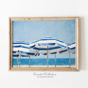 Impresión de playa azul, pintura de sombrillas de playa azul marino, obra de arte costero de verano vintage, arte de pared imprimible con estética playera
