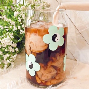 Retro Yin Yang Daisies Can Coffee Mug | Boho Shaped Glass 16 oz Cup | Daisy Tea/ Coffee Lover | Aesthetic Cute Disco Spring Best Friend Gift