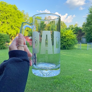 DAD Etched Beer Mug | Father’s Day Gift | Personalized Gifts for Husband, Dad, or Boyfriend | Best Dad Glassware | Men Accesories