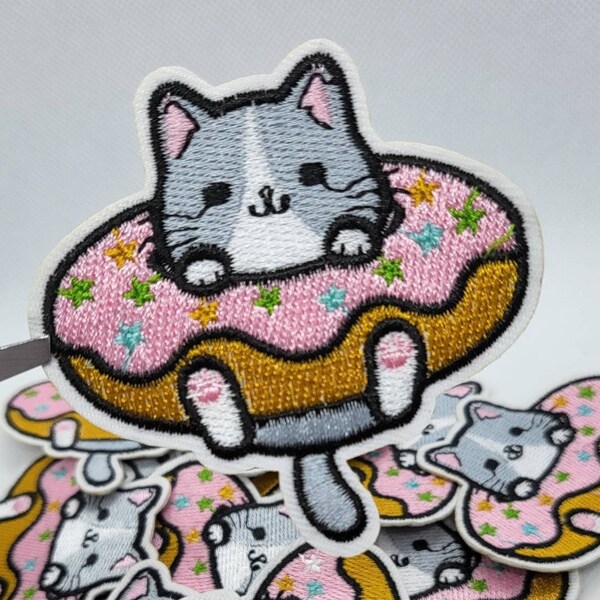 Little kitty cat iron on Patch, cute cat patch, donut patch with cat, lovely patches with cats, patches for shirts, pink food patch iron on