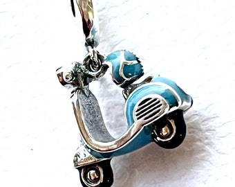 Ciondolo Vespa moto italiana in argento S925 ideale per l'uso su Pandora o altri braccialetti