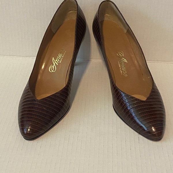 Gorgeous Vintage Estate Amano Genuine Leather Reptile Like Pumps Heels, Approx. 2-1/2" to 3" heel (?), size 9-1/2 B, Like New, Made in USA