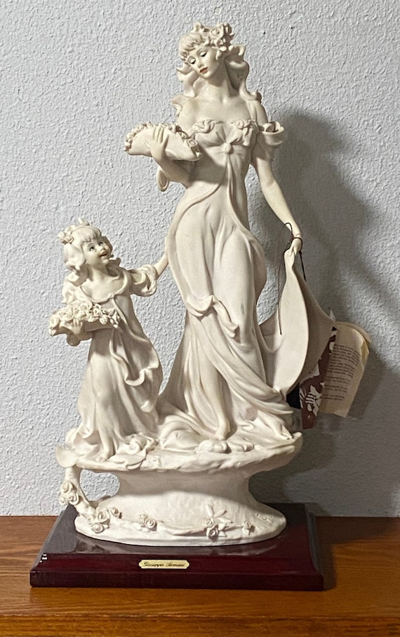 Vintage Giuseppe Armani Figurine: Bride and Flower Girl, 1980s