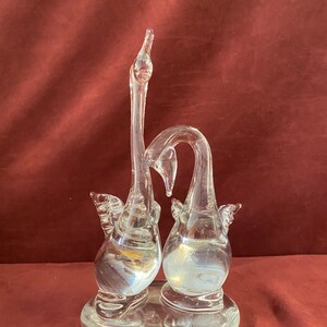 Vintage Art Glass Swan Figurine: Collectible Bird Figures (9.5&quot; Tall)