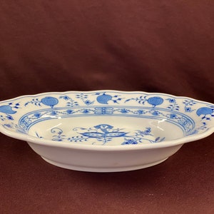 Vintage Meissen Blue Onion Dish, Bowl, #285, 9" across, Signed Marked on Bottom, Beautiful piece, excellent condition