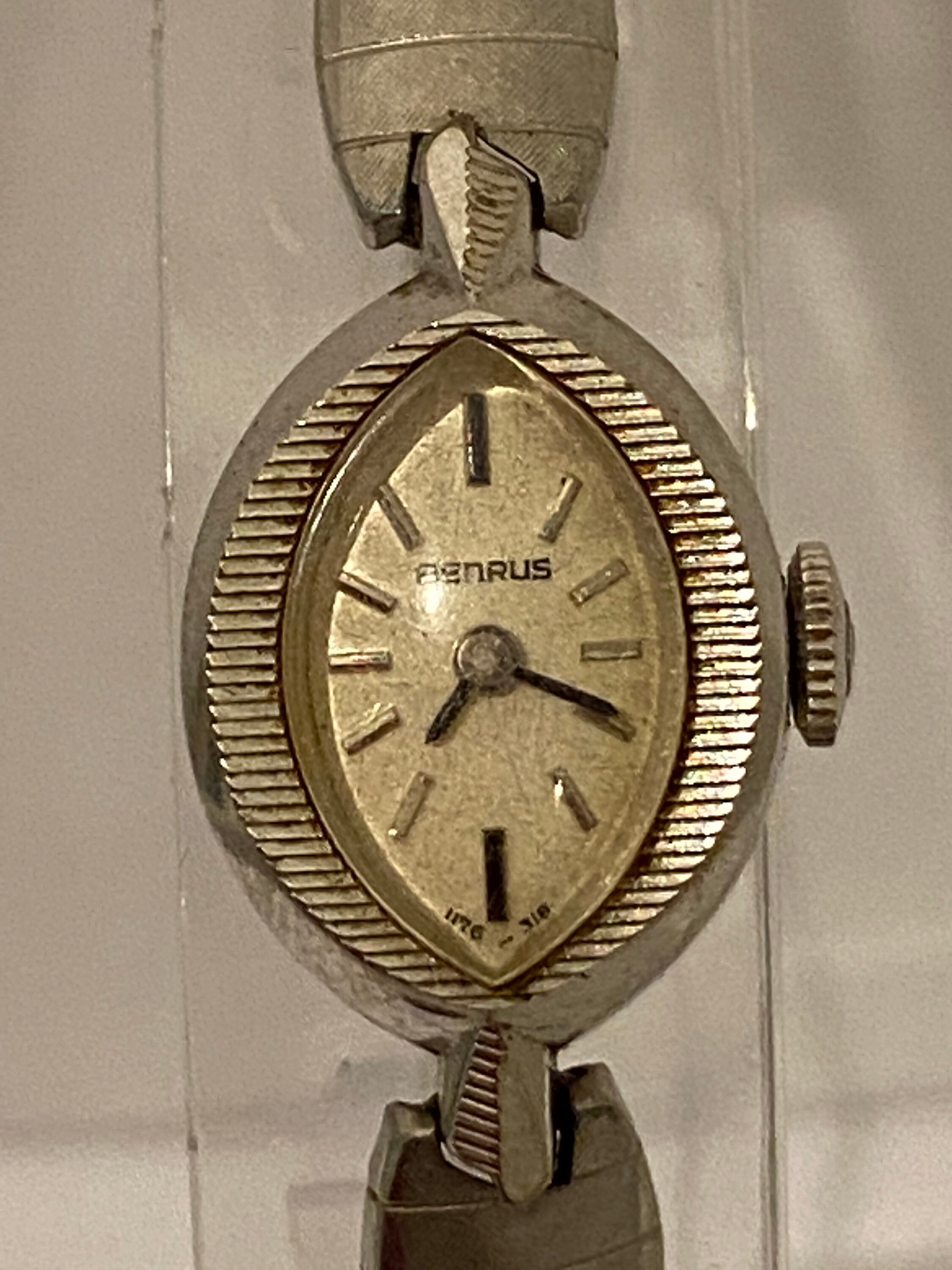 Vintage Benrus Wrist Watch, Ladies Antique Wristwatch, Works  display picture 3