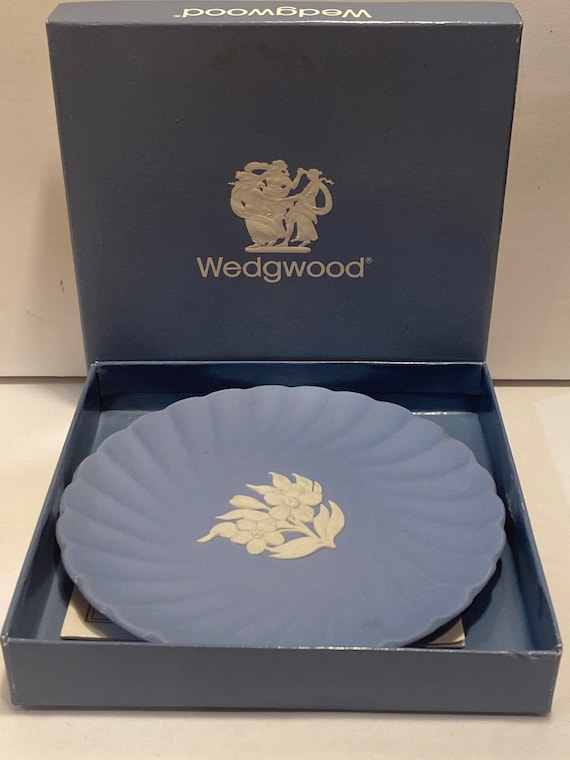 Vintage Wedgwood Jasperware Fluted Candy Dish or … - image 1
