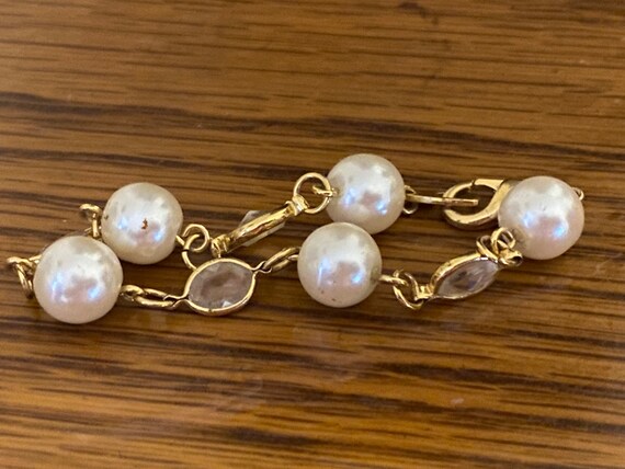 Estate Pearl Bracelet: Gold Tone, Glass Beads, 6.5"