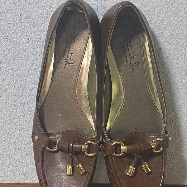 Vintage Hush Puppies Soft Style Brown Loafers with Tassels, size Womens 8.5, Very Good Condition, No Box
