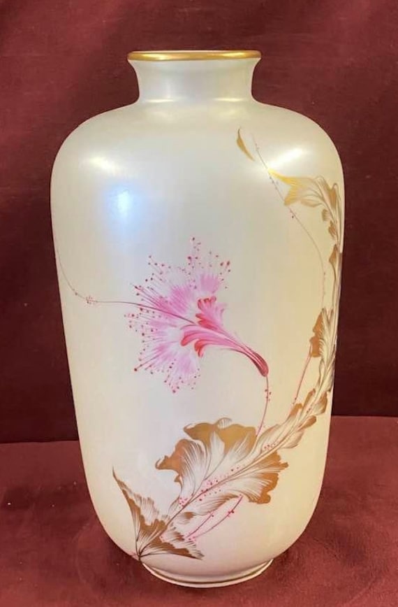 Vintage Heinrich Bavaria Vase: Handgemalt Gold Floral Decor, 9"