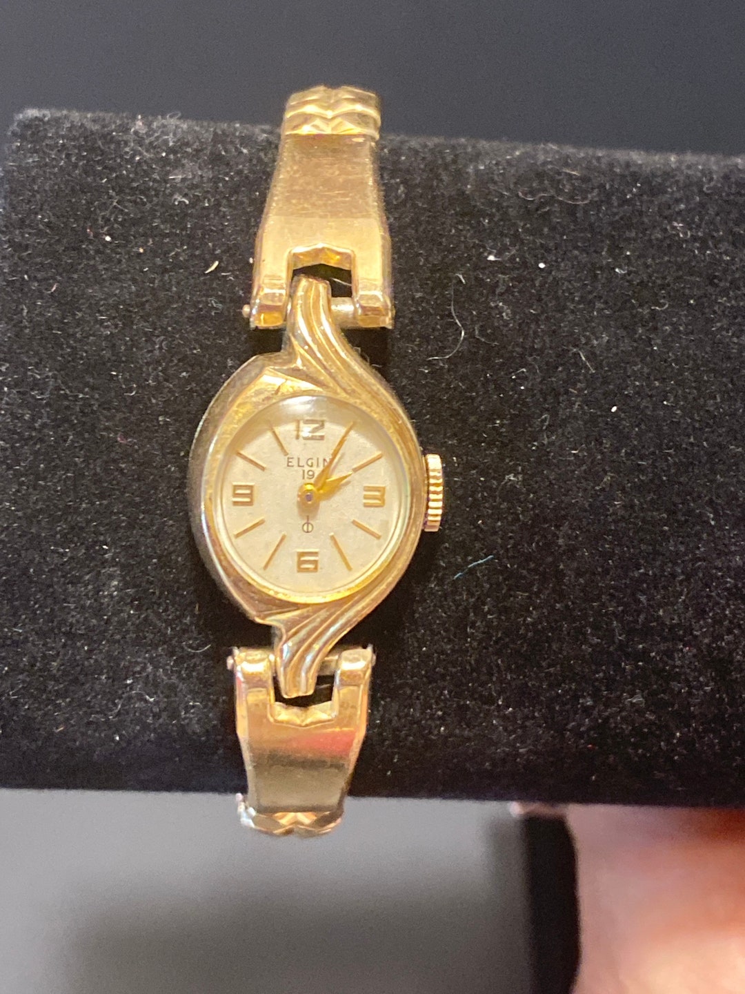 Vintage Elgin Ladies Wrist Watch: 10K Gold Bezel, 19 Jewels