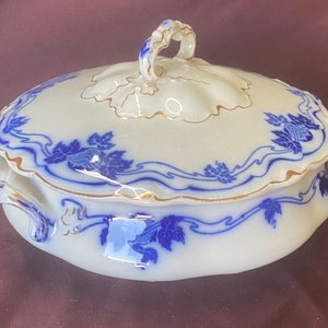 Vintage The Hofburg W.H. Grindley England Round Covered Vegetable Dish, Serving Bowl, Flow Blue and White Gold Trim image 2