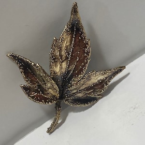 EGGERT Denmark Vintage Flora Danica Leaf Pin Brooch Gold