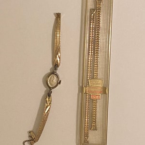 DAMAGED Bulova Ladies Wrist Watch, wristwatch, keeps accurate time, band is broken, but will enclose a new one, 10K RGP Bezel, Elegant